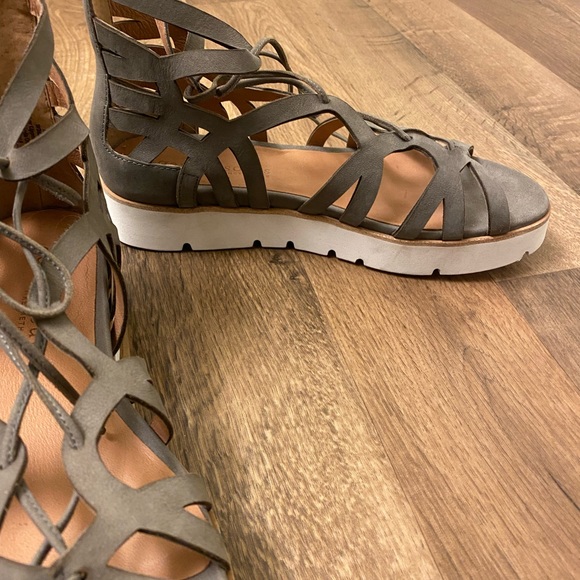 Gentle souls sandals - Picture 3 of 7